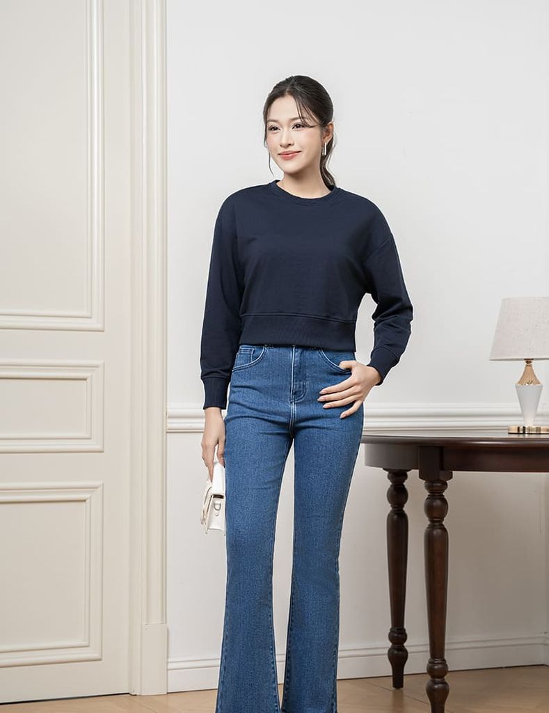 Áo nỉ cổ tròn nữ dáng crop mác dệt kẹp cổ sau