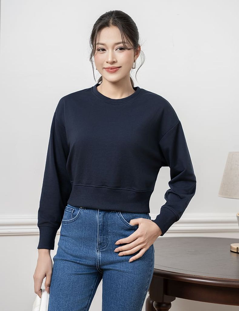 Áo nỉ cổ tròn nữ dáng crop mác dệt kẹp cổ sau