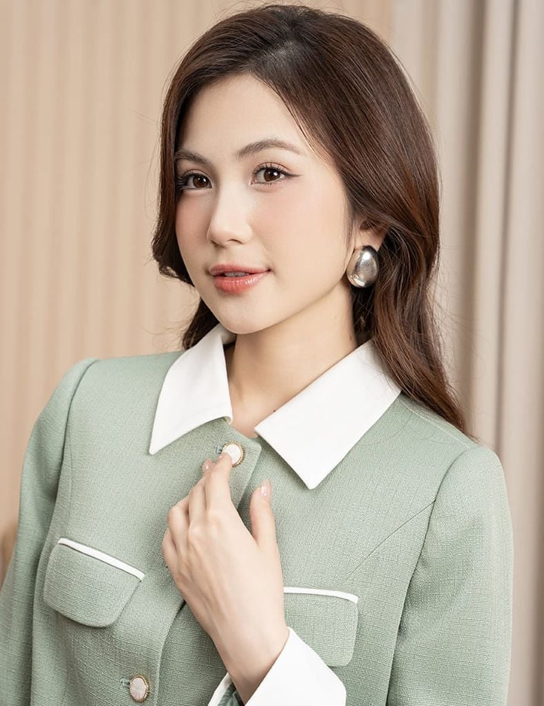 Bộ vest nữ cổ bẻ vải phối