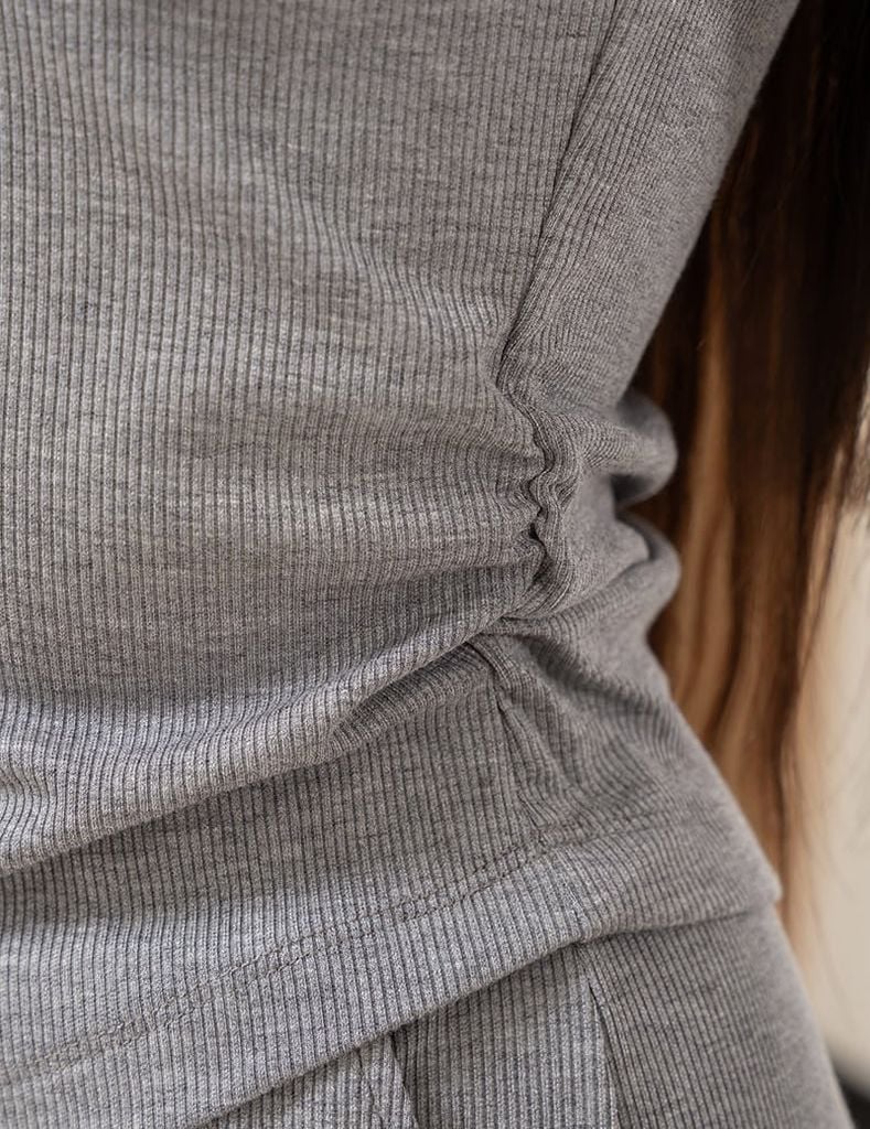 Bộ đồ thu đông cotton nữ cổ tim hình thêu giữa ngực