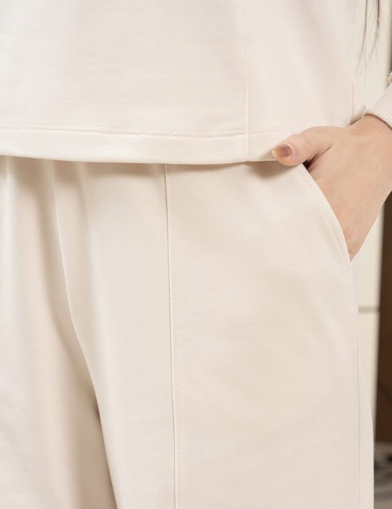 Bộ nỉ cổ tròn nữ hình in trước ngực