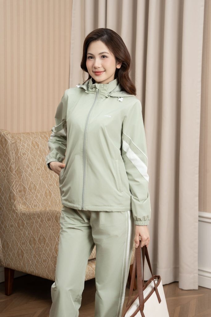 Bộ gió nữ có mũ hình in trước ngực