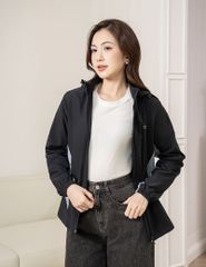 Áo gió có mũ nữ ngực in logo phối 2 bên sườn