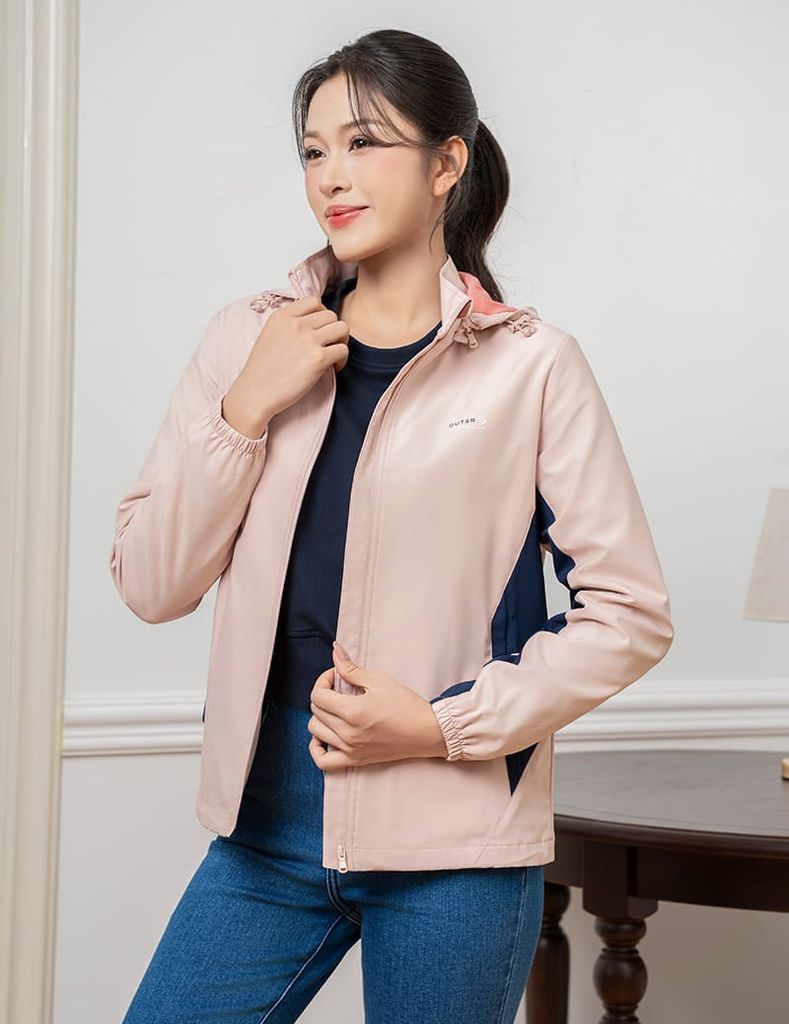 Áo gió có mũ nữ ngực in logo phối 2 bên sườn