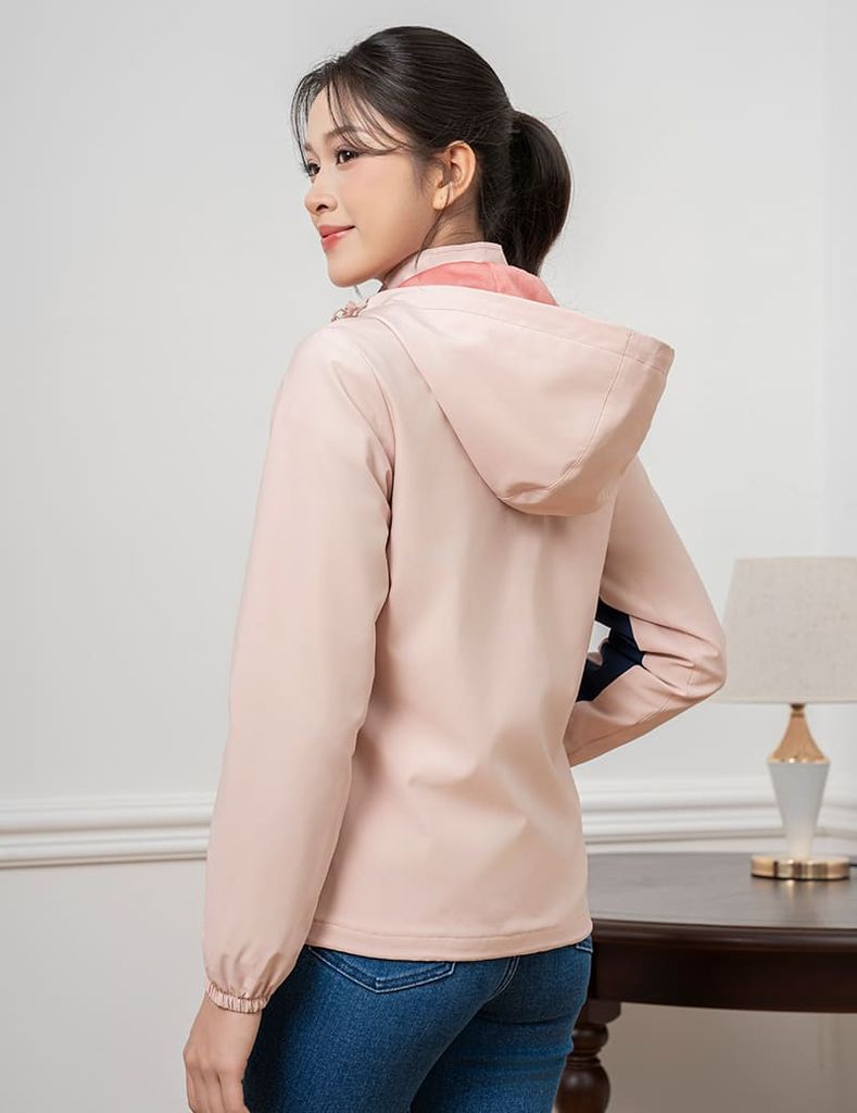Áo gió có mũ nữ ngực in logo phối 2 bên sườn