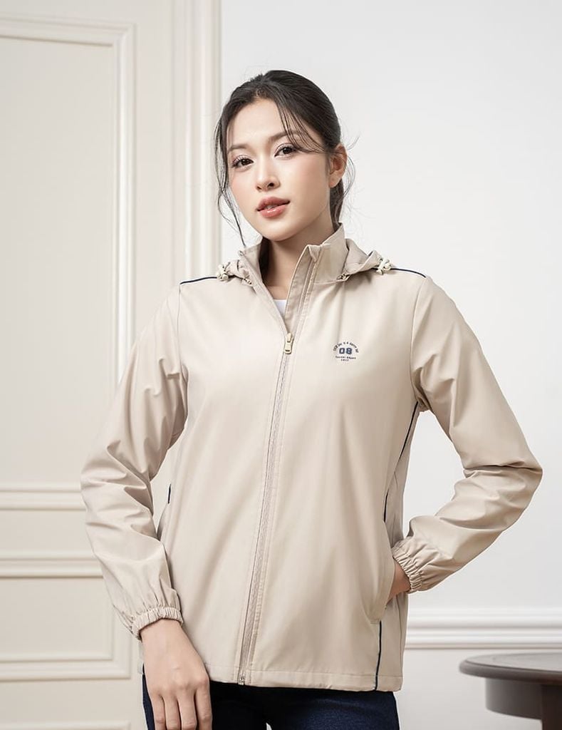 Áo khoác gió có mũ nữ hình in trước ngực