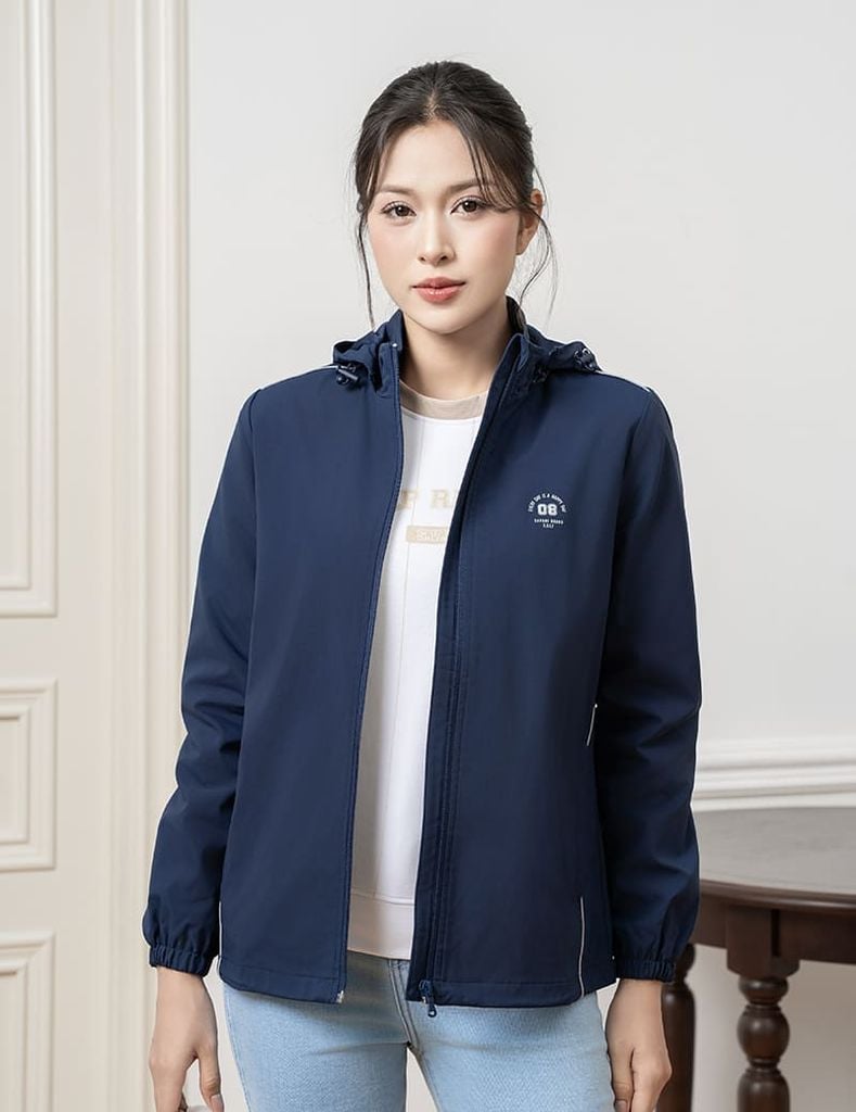 Áo khoác gió có mũ nữ hình in trước ngực