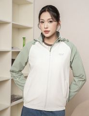 Áo gió có mũ nữ phối tay thân in logo trước ngực