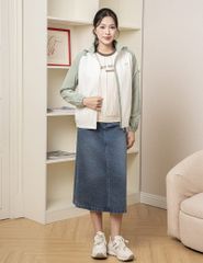 Áo gió có mũ nữ phối tay thân in logo trước ngực