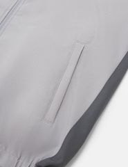 Áo gió có mũ nữ phối tay thân in logo trước ngực