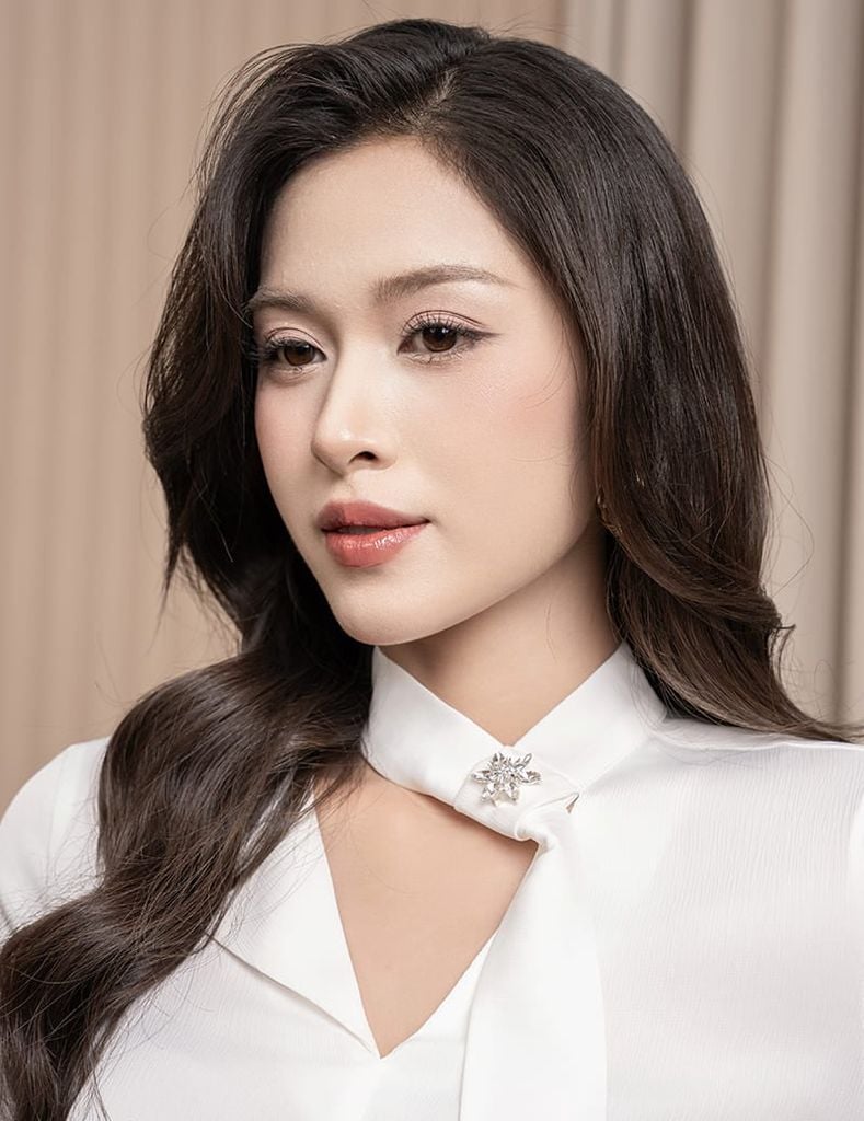 Áo sơ mi dài tay nữ cổ V