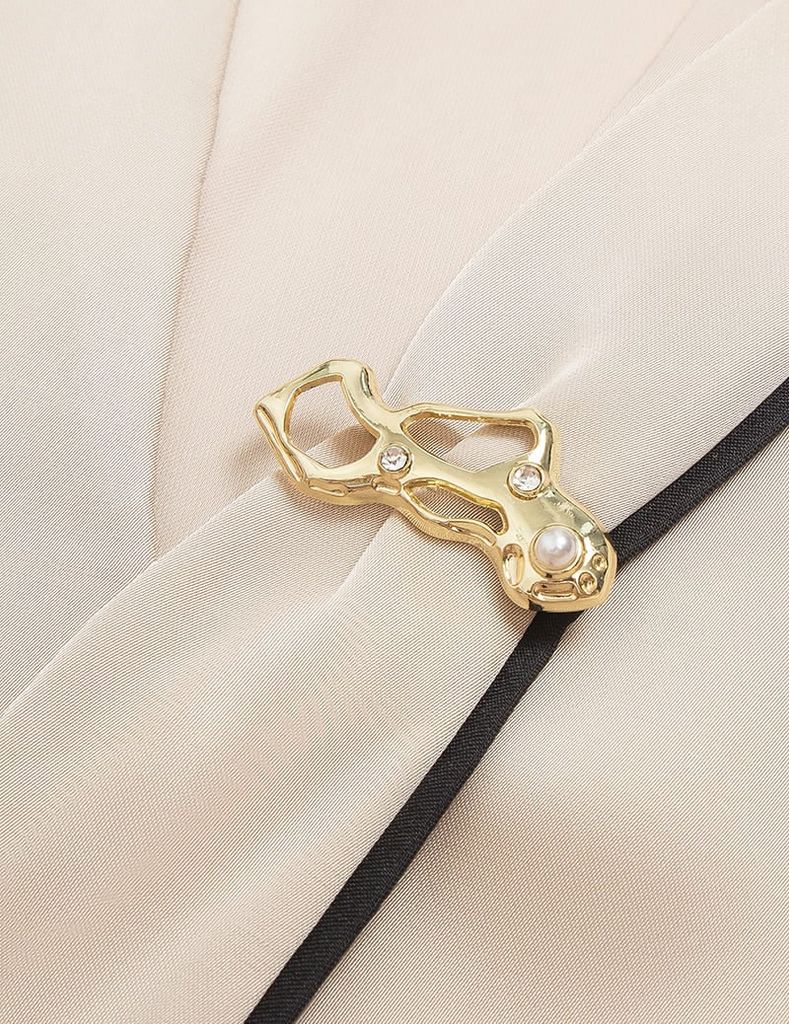 Áo sơ mi dài tay nữ cổ cài ghim trang trí