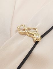 Áo sơ mi dài tay nữ cổ cài ghim trang trí