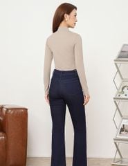 Áo thun dài tay nữ cổ vặn xoắn