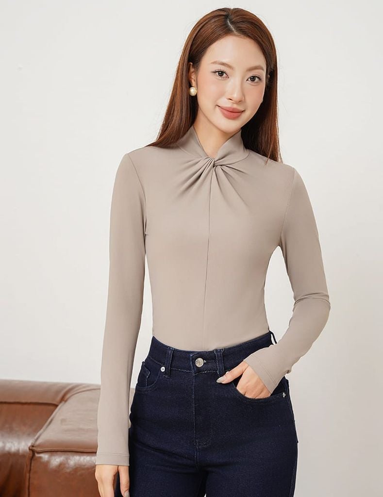 Áo thun dài tay nữ cổ vặn xoắn