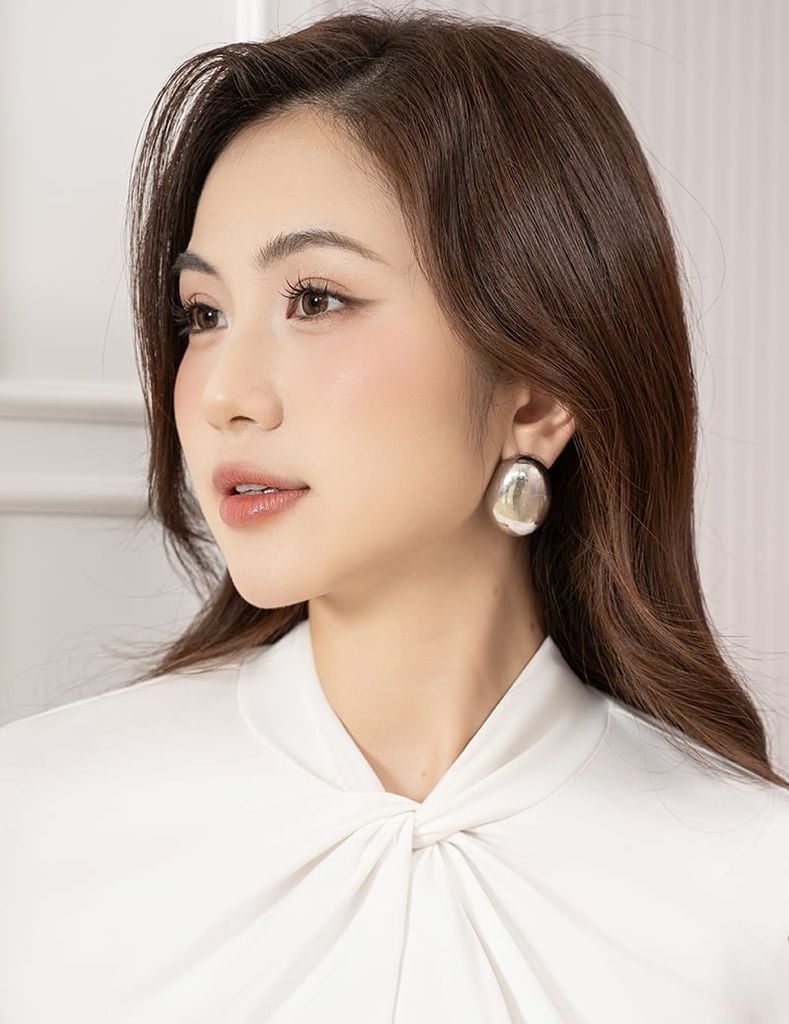 Áo thun dài tay nữ cổ vặn xoắn