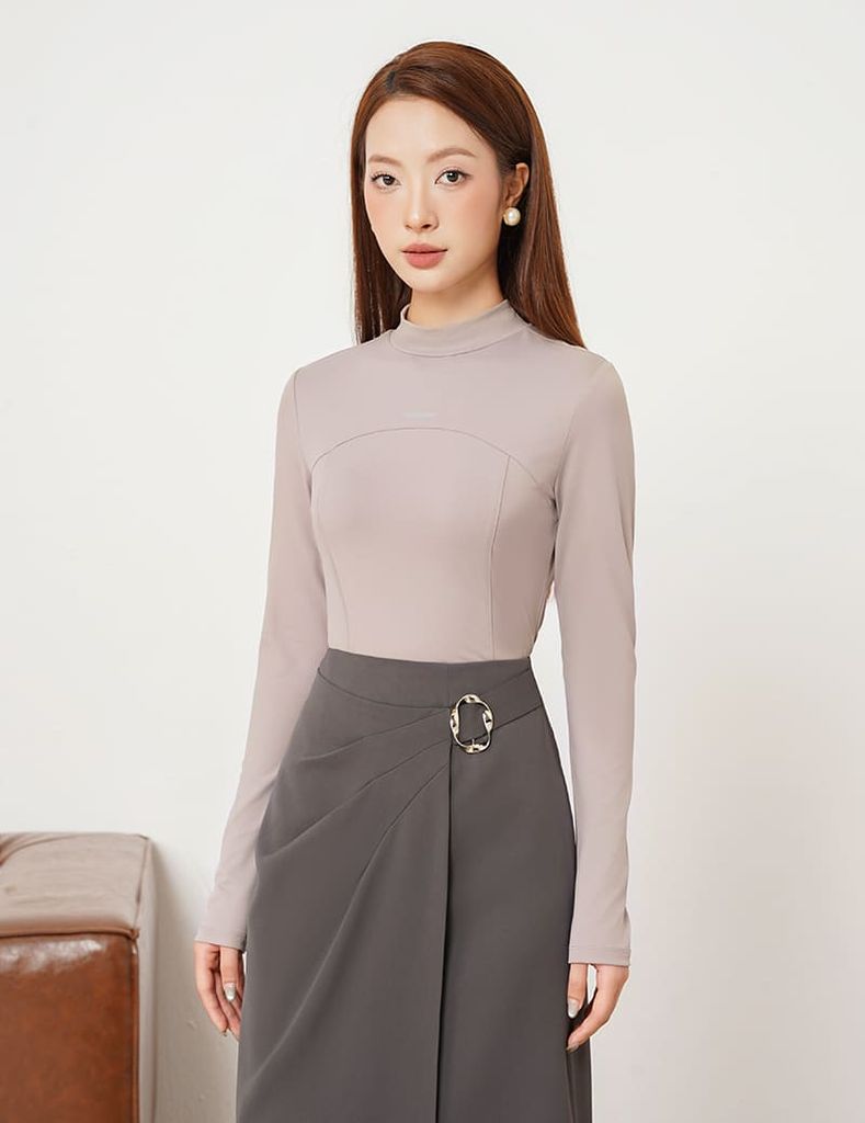 Áo thun dài tay nữ cổ cao in logo trước ngực