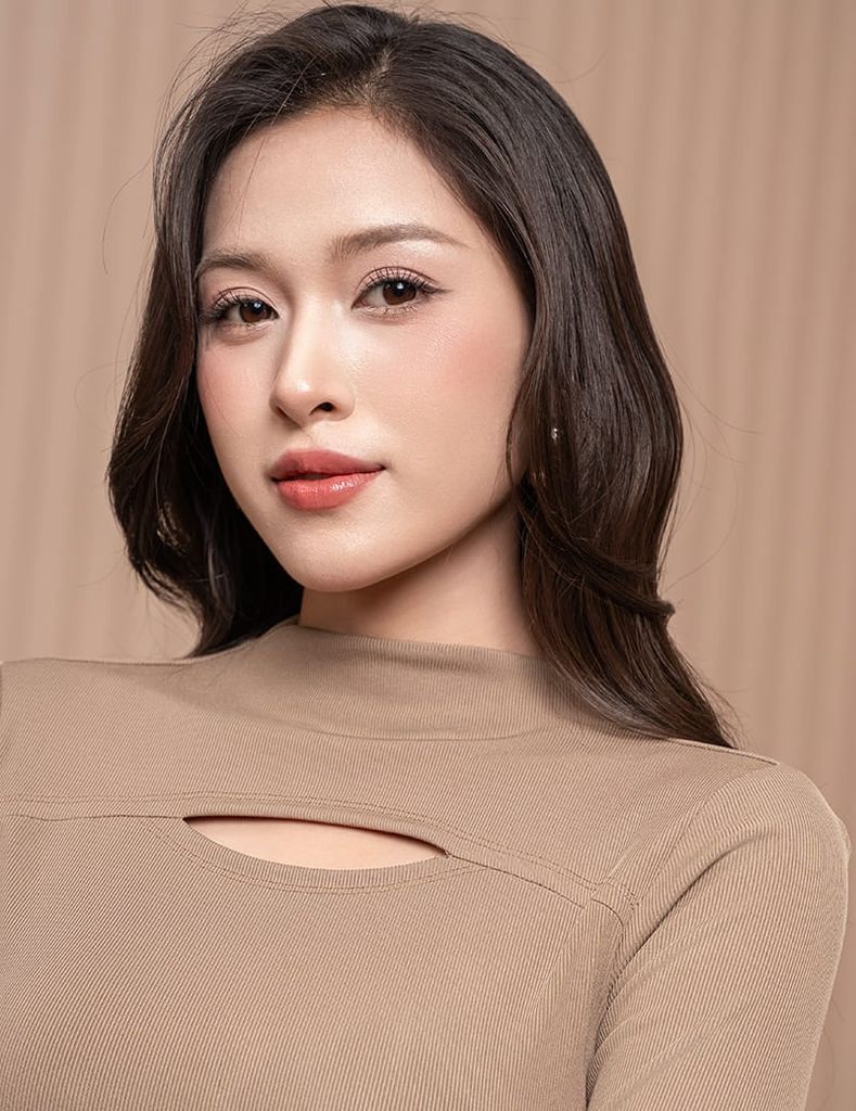 Áo thun nữ dài tay cổ cao dáng ôm