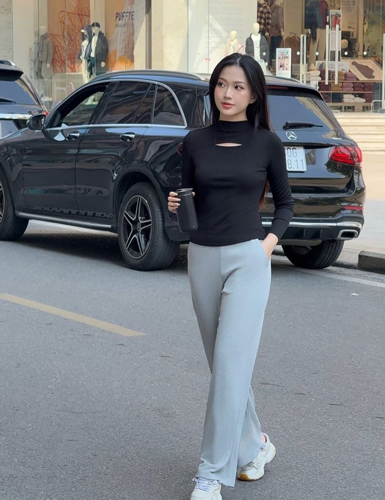 Áo thun nữ dài tay cổ cao dáng ôm