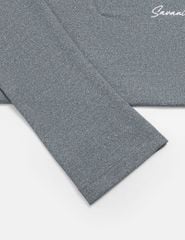 Áo thun dài tay nữ cổ V thêu logo trước ngực