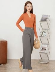 Áo thun dài tay nữ cổ V thêu logo trước ngực