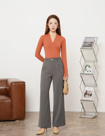 Áo thun dài tay nữ cổ V thêu logo trước ngực