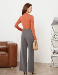 Áo thun dài tay nữ cổ V thêu logo trước ngực