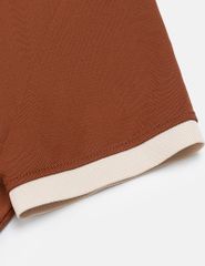 Áo polo nữ hình thêu ở nẹp cổ