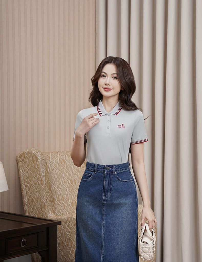 Áo polo nữ ngắn tay hình in trước ngực