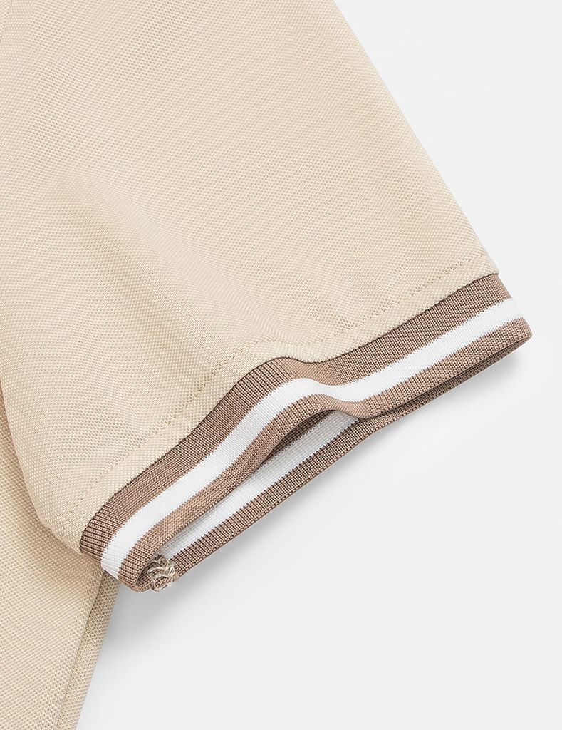 Áo thun ngắn tay có cổ nữ hình in trước ngực