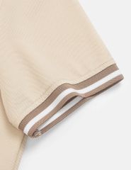 Áo thun ngắn tay có cổ nữ hình in trước ngực