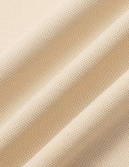 Áo thun ngắn tay có cổ nữ hình in trước ngực