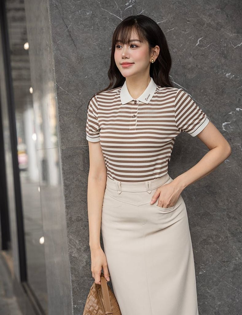 Áo polo ngắn tay nữ kẻ ngang bản cổ thêu logo