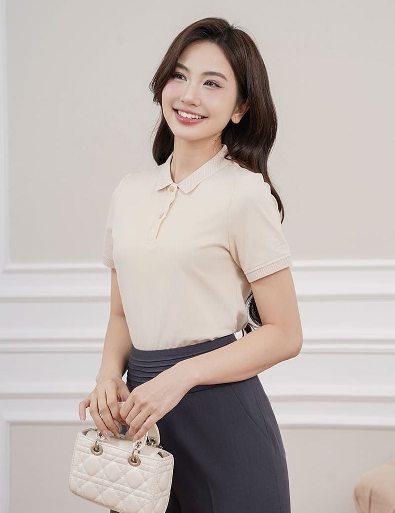 Áo thun ngắn tay có cổ nữ dáng ôm