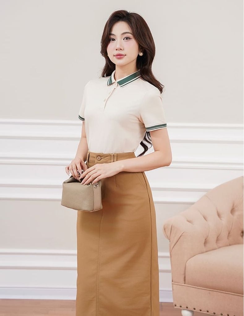 Áo phông có cổ nữ mắt chim xẻ tà dáng ôm