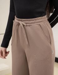 Quần nỉ nữ ống suông sườn gắn mác dệt