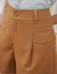 Quần short khaki nữ nắp túi đính khuy trang trí