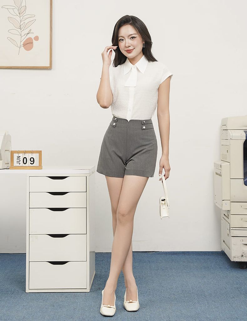 Quần short âu nữ cạp liền trang trí cúc hai bên