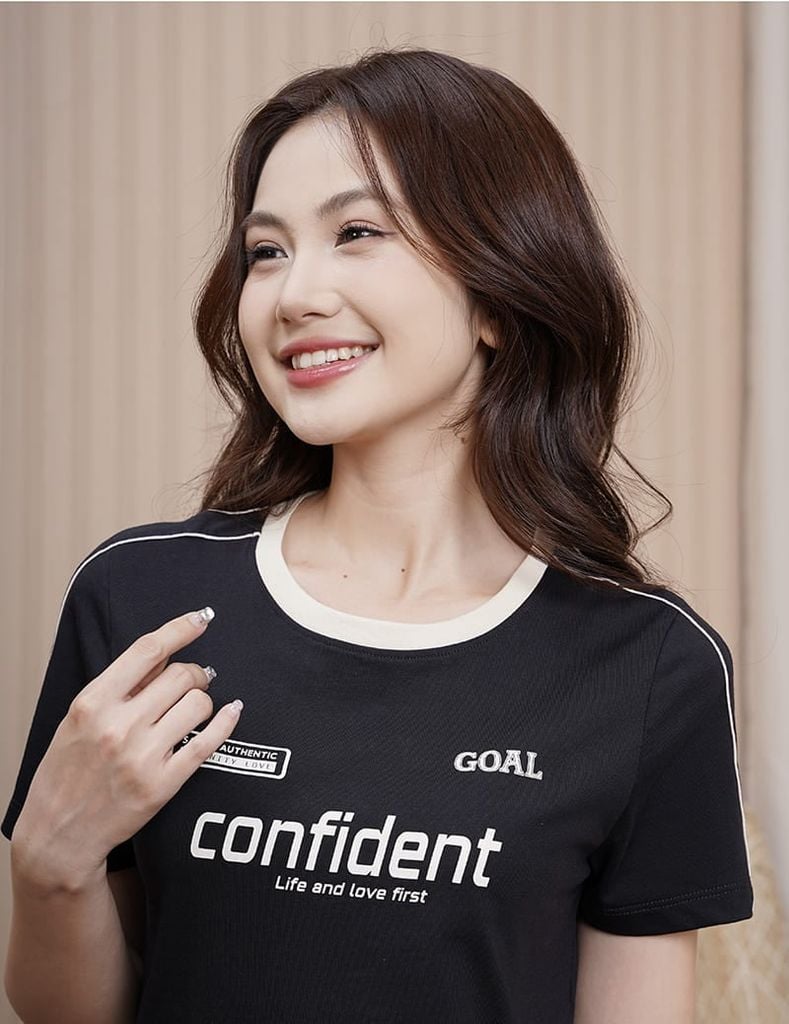 Áo T-shirt nữ phối lé vải dọc vai hình in trước ngực