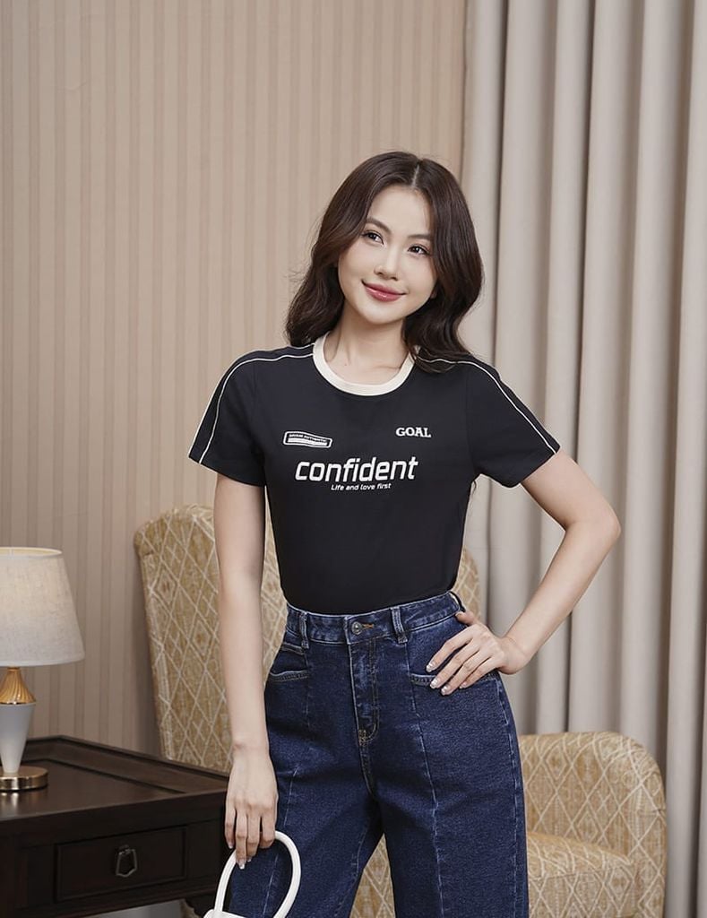 Áo T-shirt nữ phối lé vải dọc vai hình in trước ngực