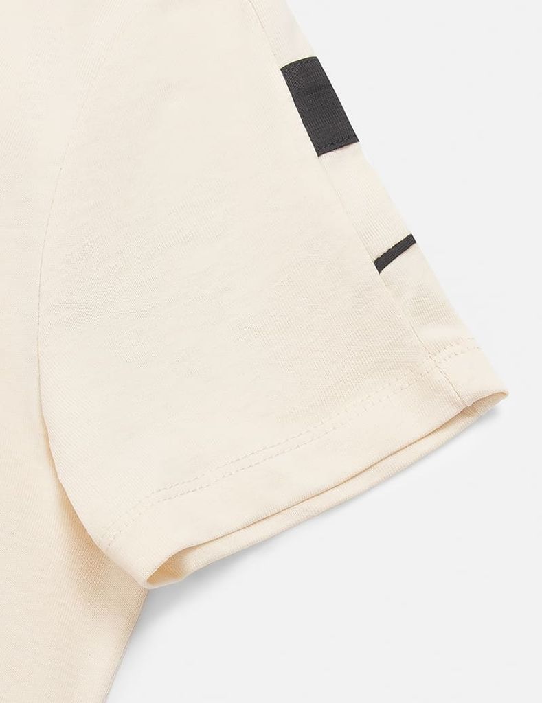 Áo thun ngắn tay cổ tròn nữ hình in trước ngực