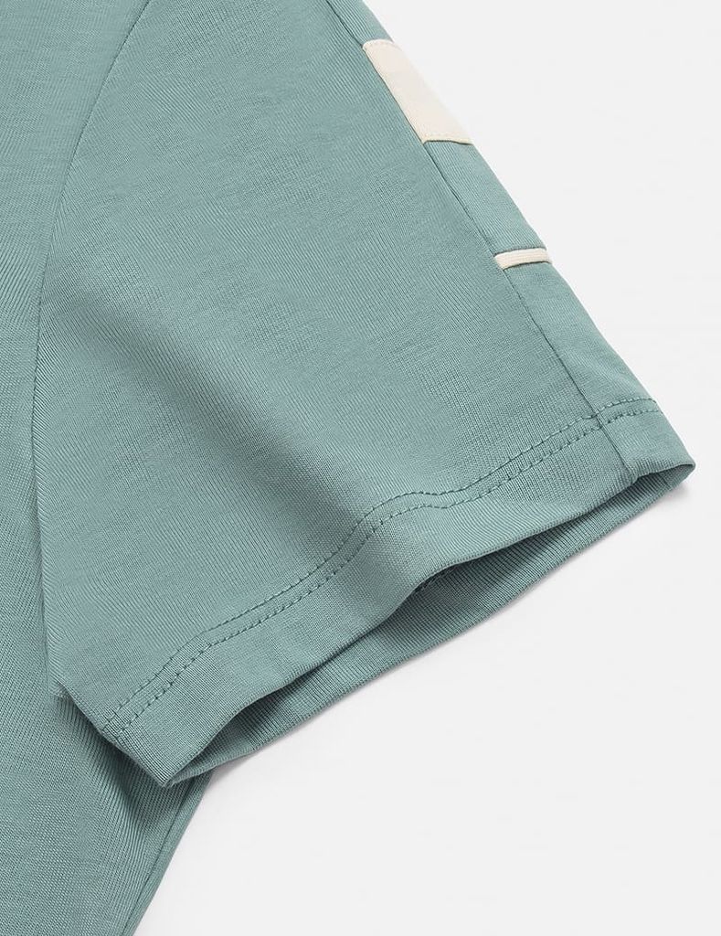 Áo thun ngắn tay cổ tròn nữ hình in trước ngực