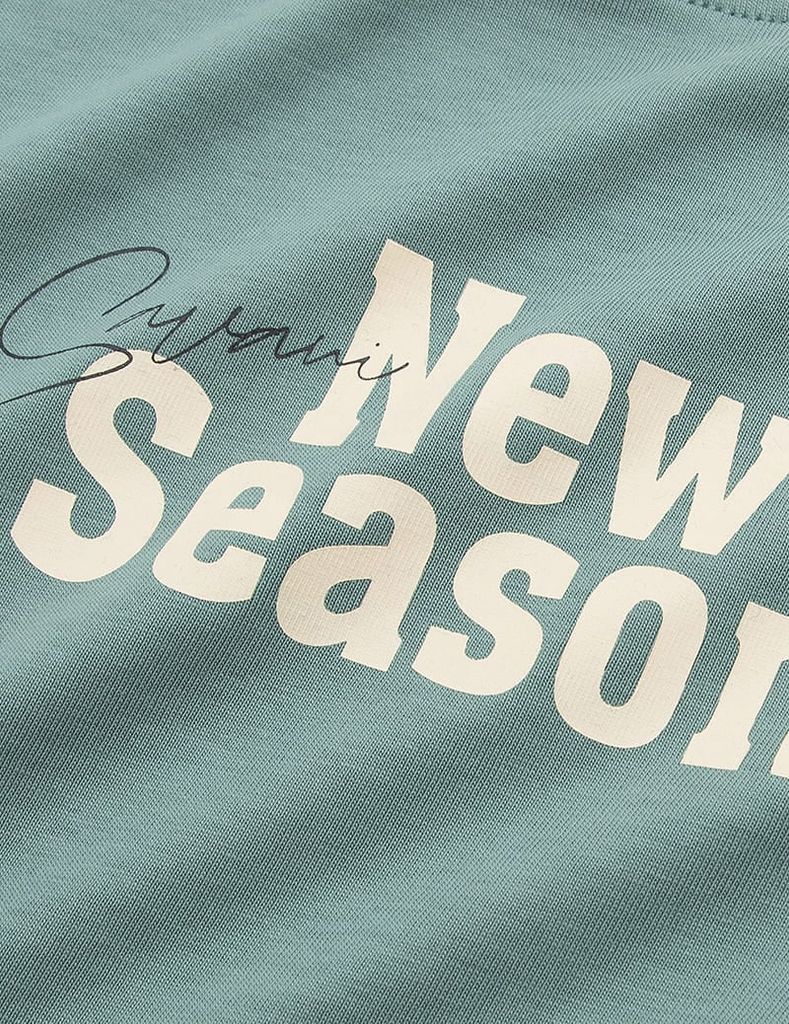 Áo thun ngắn tay cổ tròn nữ hình in trước ngực