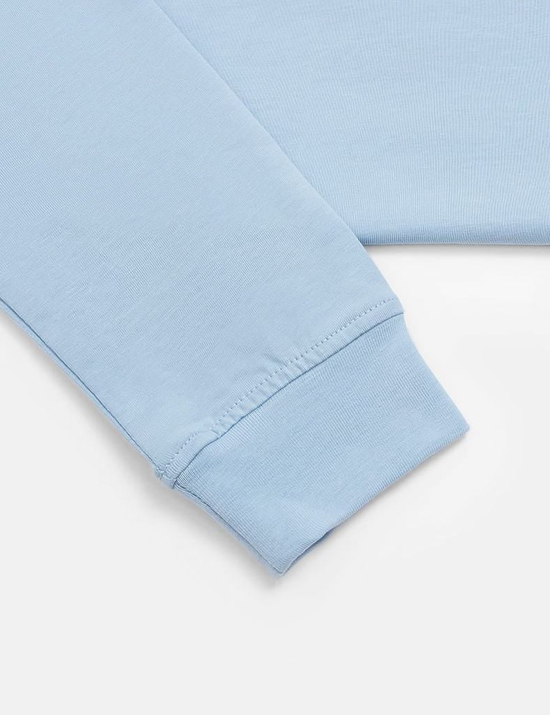 Áo thun nữ dài tay cổ tròn hình in trước ngực