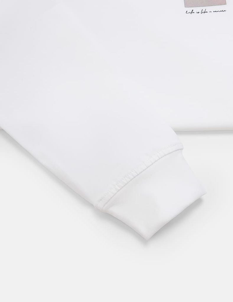 Áo thun nữ dài tay cổ tròn hình in trước ngực