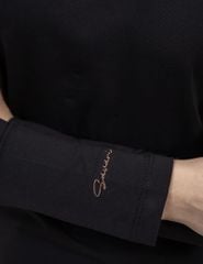 Áo thun dài tay cổ tròn nữ thêu logo