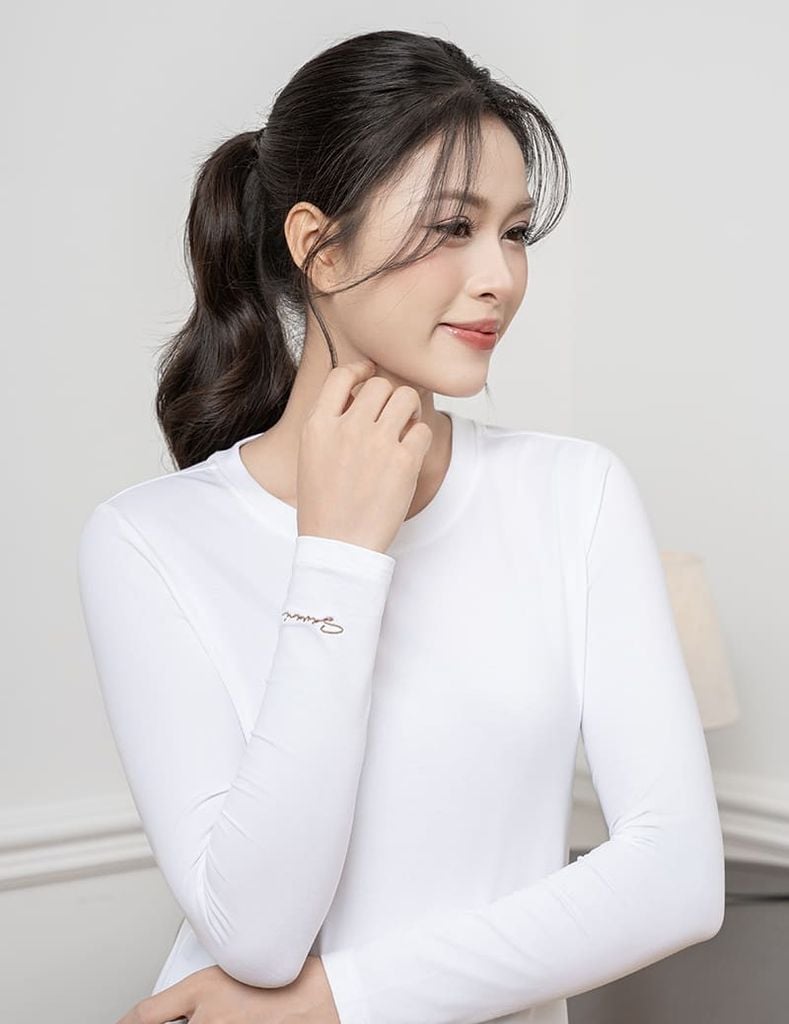 Áo thun dài tay cổ tròn nữ thêu logo