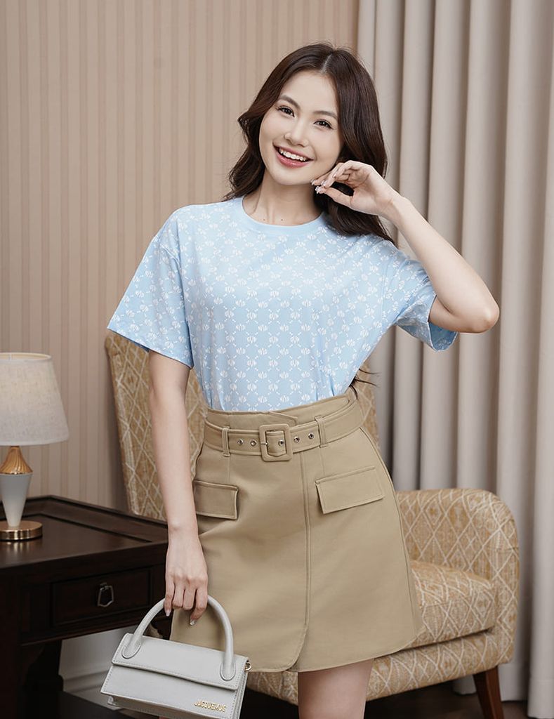 Áo T-shirt ngắn tay cổ tròn in monogram