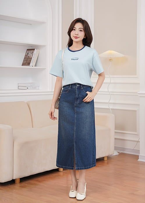 Áo thun ngắn tay cổ tròn nữ hình in trước ngực