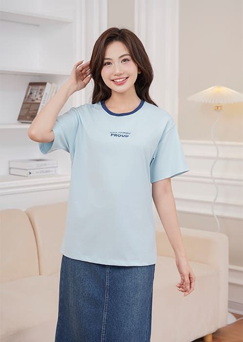 Áo thun ngắn tay cổ tròn nữ hình in trước ngực